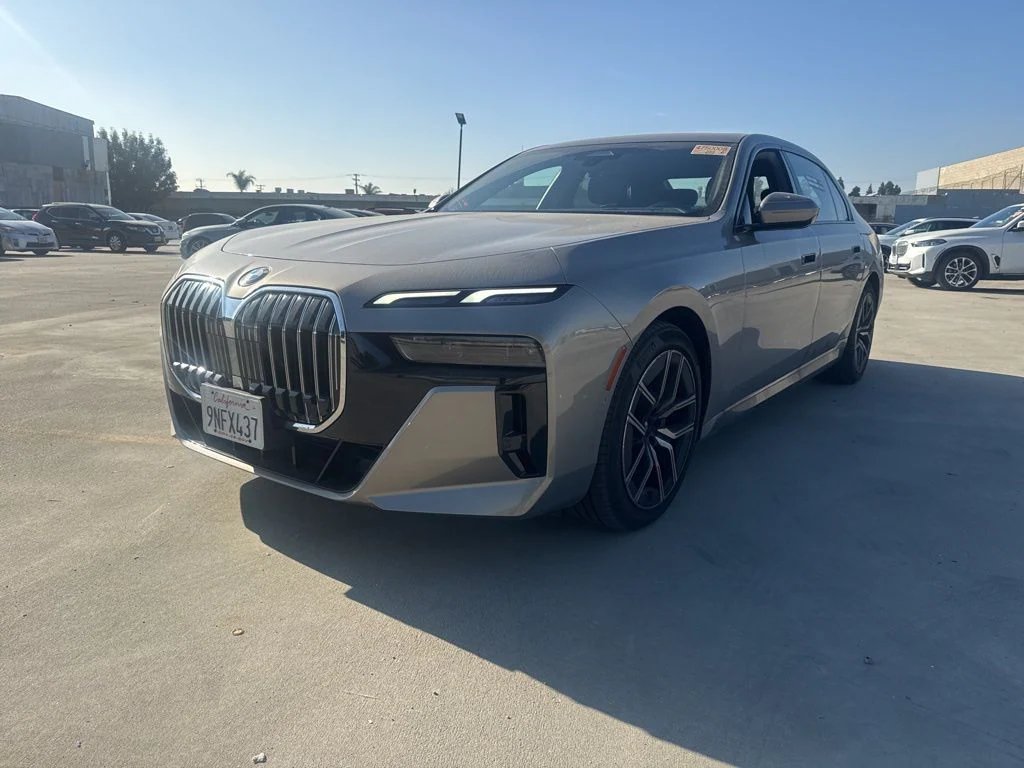 2025 BMW 7 Series 740i